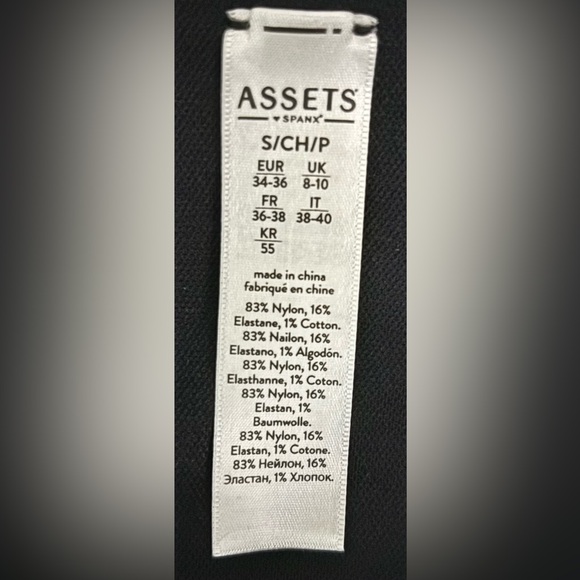 NWT Assets by Spanx Mid Thigh Short‎ Very Black Shapewear Breathable Sz Small - Picture 7 of 8